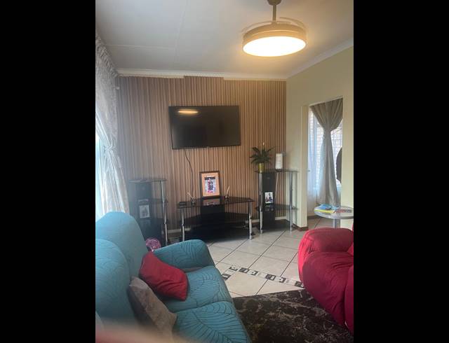 3 BEDROOM HOUSE FOR SALE IN FLORA PARK